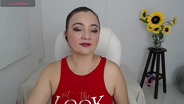 Snapshot of ana_milf chatting on November 5, 2025, 1:44 pm ana milf online show from November 5, 2025, 1:44 pm