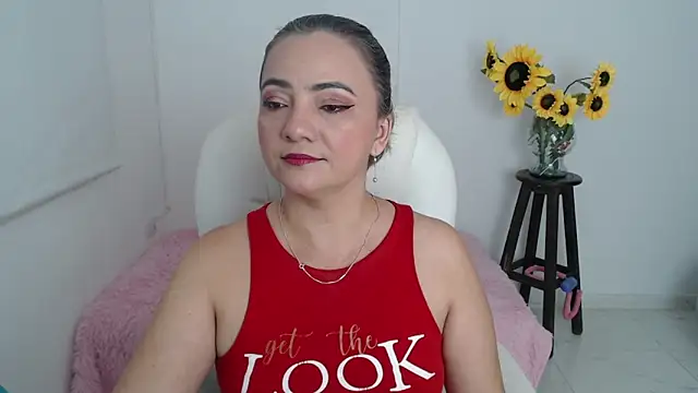 Snapshot of ana_milf chatting on November 16, 2025, 12:11 pm ana milf online show from November 16, 2025, 12:11 pm