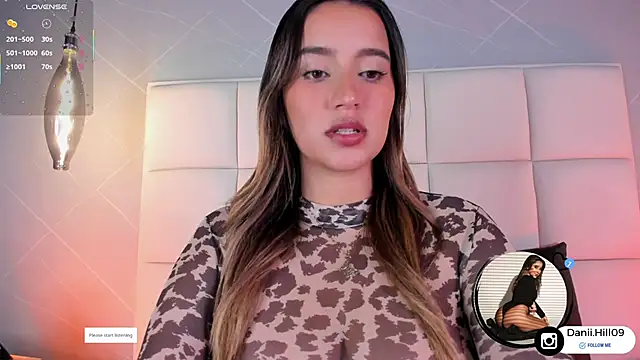 danii hill  online show from December 20, 2025, 5:47 am