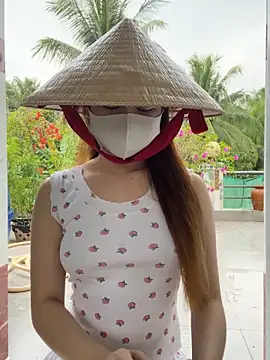 BabyThree  online show from November 4, 2025, 9:19 am