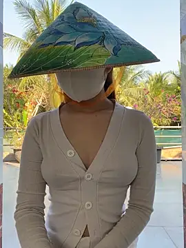 BabyThree  online show from April 1, 2026, 9:10 am