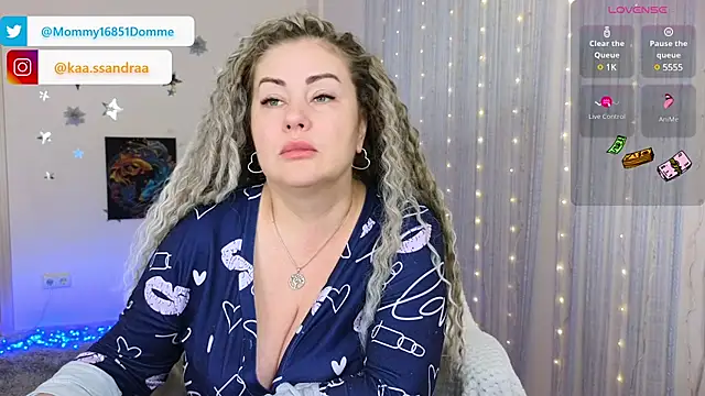 misskaassandraa online show from January 7, 2025, 4:27 pm