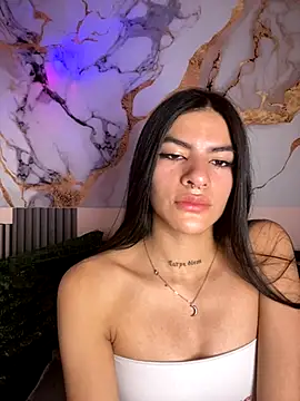 liss hot  online show from November 6, 2025, 9:59 pm