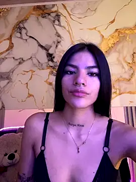 liss hot  online show from November 12, 2025, 9:47 pm