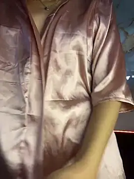 liss hot  online show from November 18, 2025, 9:41 pm