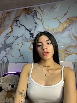 liss hot  online show from November 20, 2025, 8:08 pm