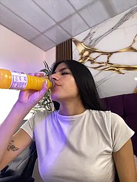 liss hot  online show from November 27, 2025, 8:22 pm