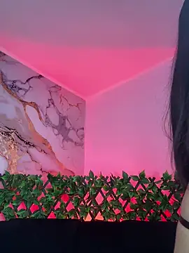 liss hot  online show from November 28, 2025, 3:58 pm