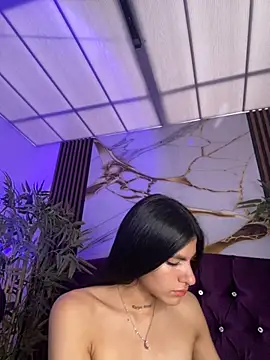 liss hot  online show from November 30, 2025, 8:46 pm