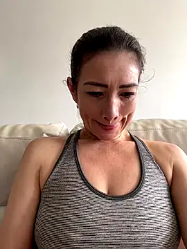 Yulia sx online show from October 17, 2025, 4:53 pm