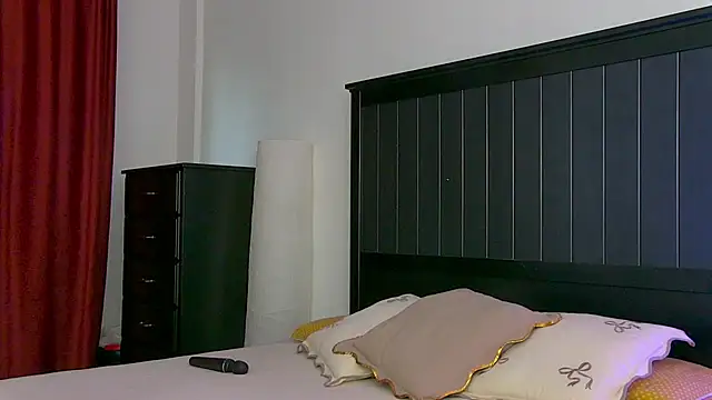 Yanira Muslim online show from April 12, 2026, 4:06 am