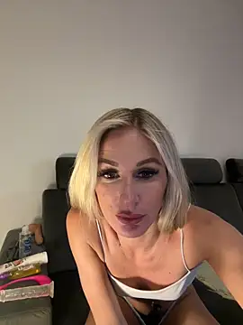 Snapshot of Liana_Lou chatting on December 2, 2024, 3:36 pm Liana Lou online show from December 2, 2024, 3:36 pm