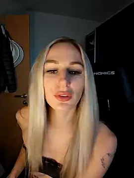 Snapshot of Liana_Lou chatting on January 5, 2025, 11:26 am Liana Lou online show from January 5, 2025, 11:26 am