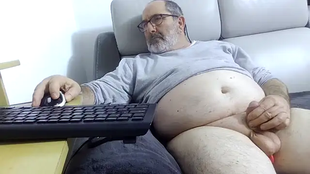 gillou1234 online show from March 5, 2026, 11:45 pm