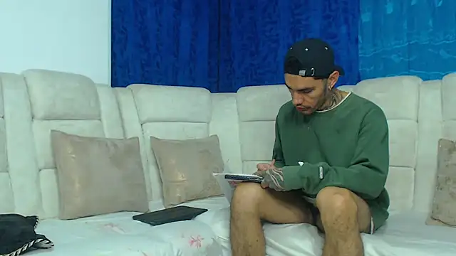 Hot Sharks  online show from February 4, 2026, 7:03 am