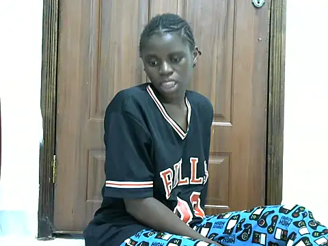 hottgirlval online show from April 10, 2026, 1:49 pm