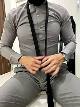 harrylouis1357 online show from December 3, 2024, 1:54 pm