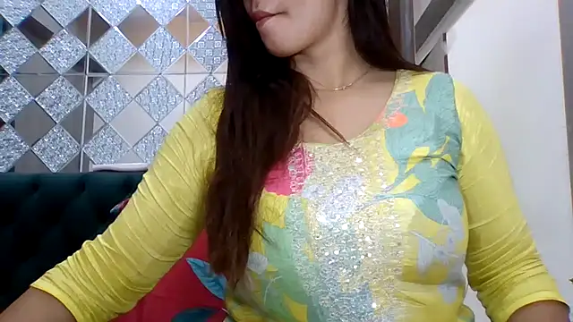 sparkling queen online show from November 5, 2025, 1:55 pm