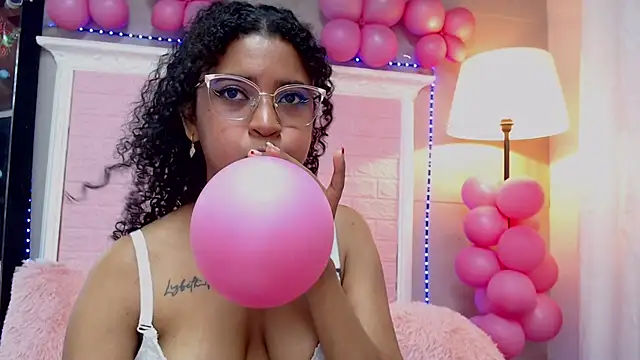 Snapshot of JessyZoe chatting on February 3, 2025, 10:21 pm JessyZoe online show from February 3, 2025, 10:21 pm