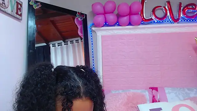 Snapshot of JessyZoe chatting on February 19, 2025, 7:38 pm JessyZoe online show from February 19, 2025, 7:38 pm