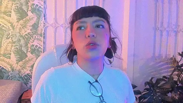 cute hollywood online show from February 4, 2026, 11:49 am