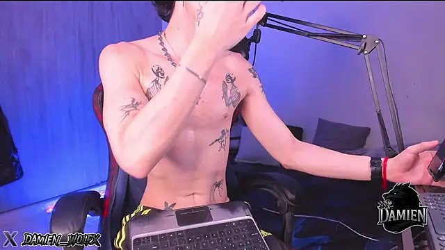 cinnamon boyxxx online show from September 18, 2025, 1:40 am