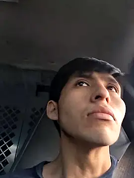 Snapshot of Jonathan100pre chatting on April 4, 2026, 10:07 pm Jonathan100pre online show from April 4, 2026, 10:07 pm