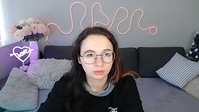 Mini Diva online show from January 6, 2026, 9:13 am