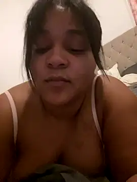 Snapshot of yourfavlightskinn chatting on November 22, 2025, 10:53 pm yourfavlightskinn online show from November 22, 2025, 10:53 pm