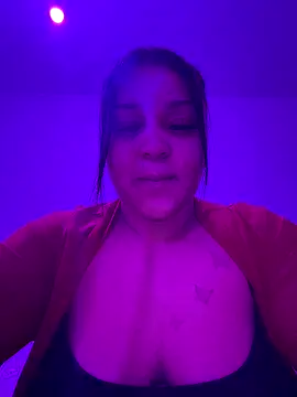 Snapshot of yourfavlightskinn chatting on December 21, 2025, 7:21 pm yourfavlightskinn online show from December 21, 2025, 7:21 pm