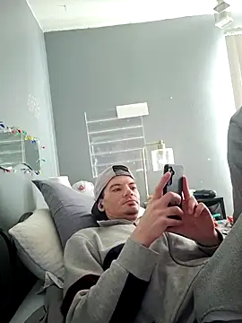 gifted723 online show from December 4, 2025, 9:23 pm