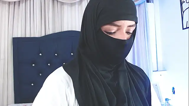 Uzra hayed online show from February 11, 2025, 10:50 pm