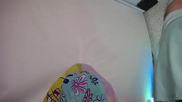 luly pink online show from February 26, 2026, 4:11 am