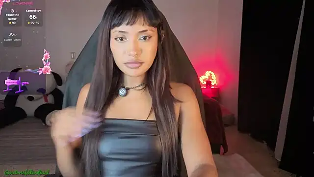 VictoireFeller online show from March 23, 2026, 2:04 am