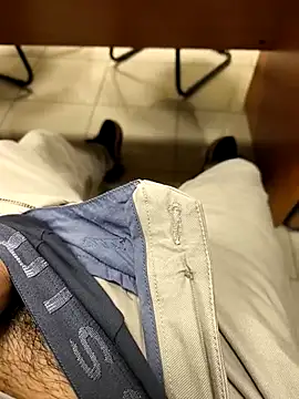 onbifeet online show from March 10, 2026, 3:06 pm