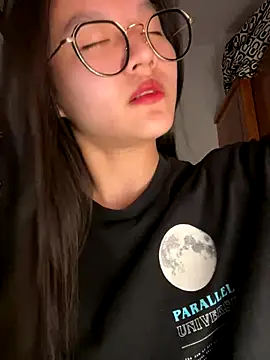 Snapshot of Krixxi22 chatting on September 24, 2025, 3:59 pm Krixxi22 online show from September 24, 2025, 3:59 pm