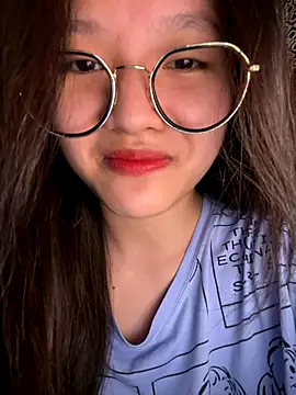 Snapshot of Krixxi22 chatting on October 2, 2025, 2:24 pm Krixxi22 online show from October 2, 2025, 2:24 pm