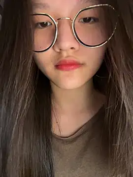 Snapshot of Krixxi22 chatting on October 21, 2025, 2:29 pm Krixxi22 online show from October 21, 2025, 2:29 pm