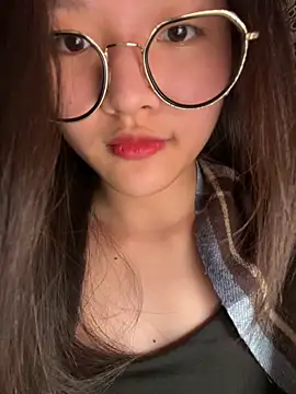 Snapshot of Krixxi22 chatting on October 25, 2025, 1:40 pm Krixxi22 online show from October 25, 2025, 1:40 pm