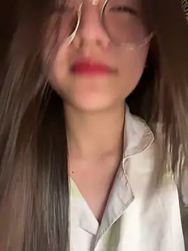 Snapshot of Krixxi22 chatting on October 27, 2025, 2:32 pm Krixxi22 online show from October 27, 2025, 2:32 pm