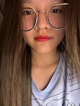 Snapshot of Krixxi22 chatting on October 28, 2025, 4:42 pm Krixxi22 online show from October 28, 2025, 4:42 pm