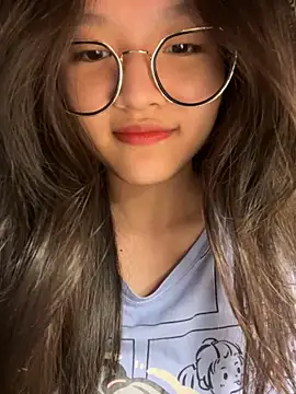 Snapshot of Krixxi22 chatting on November 5, 2025, 5:02 pm Krixxi22 online show from November 5, 2025, 5:02 pm