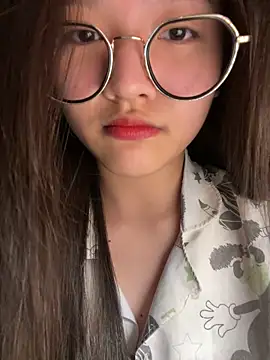 Snapshot of Krixxi22 chatting on November 6, 2025, 2:18 pm Krixxi22 online show from November 6, 2025, 2:18 pm