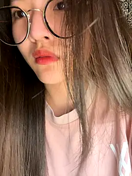 Snapshot of Krixxi22 chatting on November 7, 2025, 7:03 pm Krixxi22 online show from November 7, 2025, 7:03 pm