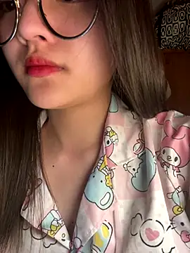 Snapshot of Krixxi22 chatting on November 16, 2025, 2:22 pm Krixxi22 online show from November 16, 2025, 2:22 pm