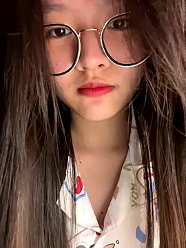 Snapshot of Krixxi22 chatting on November 17, 2025, 4:46 pm Krixxi22 online show from November 17, 2025, 4:46 pm