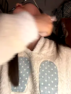 Snapshot of Krixxi22 chatting on November 18, 2025, 3:05 pm Krixxi22 online show from November 18, 2025, 3:05 pm