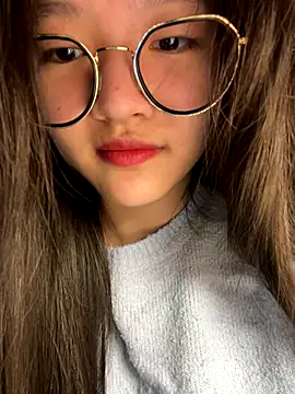 Snapshot of Krixxi22 chatting on November 28, 2025, 3:47 pm Krixxi22 online show from November 28, 2025, 3:47 pm