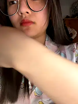 Snapshot of Krixxi22 chatting on December 2, 2025, 3:40 pm Krixxi22 online show from December 2, 2025, 3:40 pm