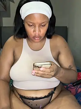 MimiCurves online show from February 7, 2026, 5:05 pm